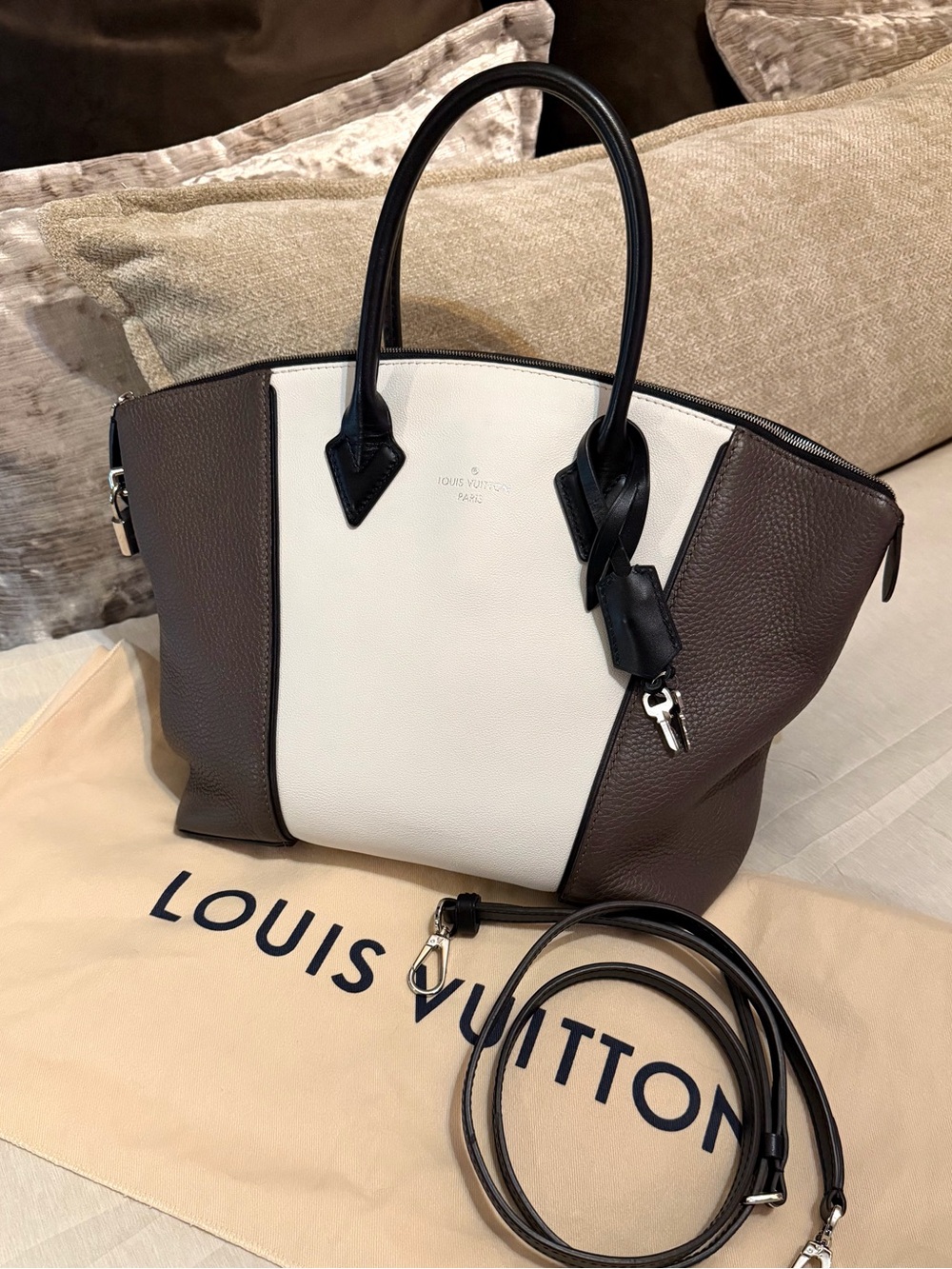 LOUIS VUITTON Taurillon Cuir Bi-Color Soft Lockit PM White